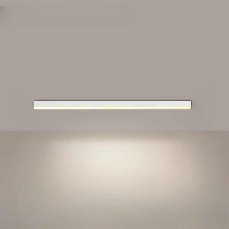 Lámpara de techo LED con luz fría. Ideal para espacios que requieren iluminación clara.