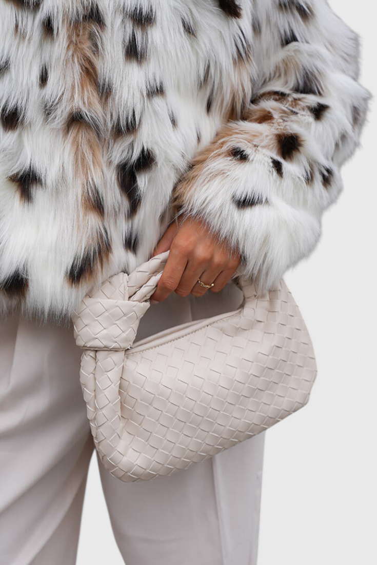 Elegante mini bolso satchel mujer, cuero vegano tejido. Perfecto como accesorio diario, compacto y moderno.