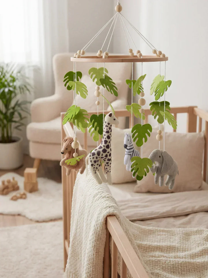 Decoración de cuna de madera, móvil sensorial y educativo.