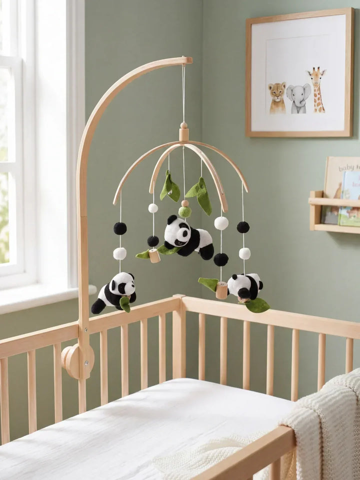 Decoración de guardería: móvil de cuna de madera, diseño compacto.