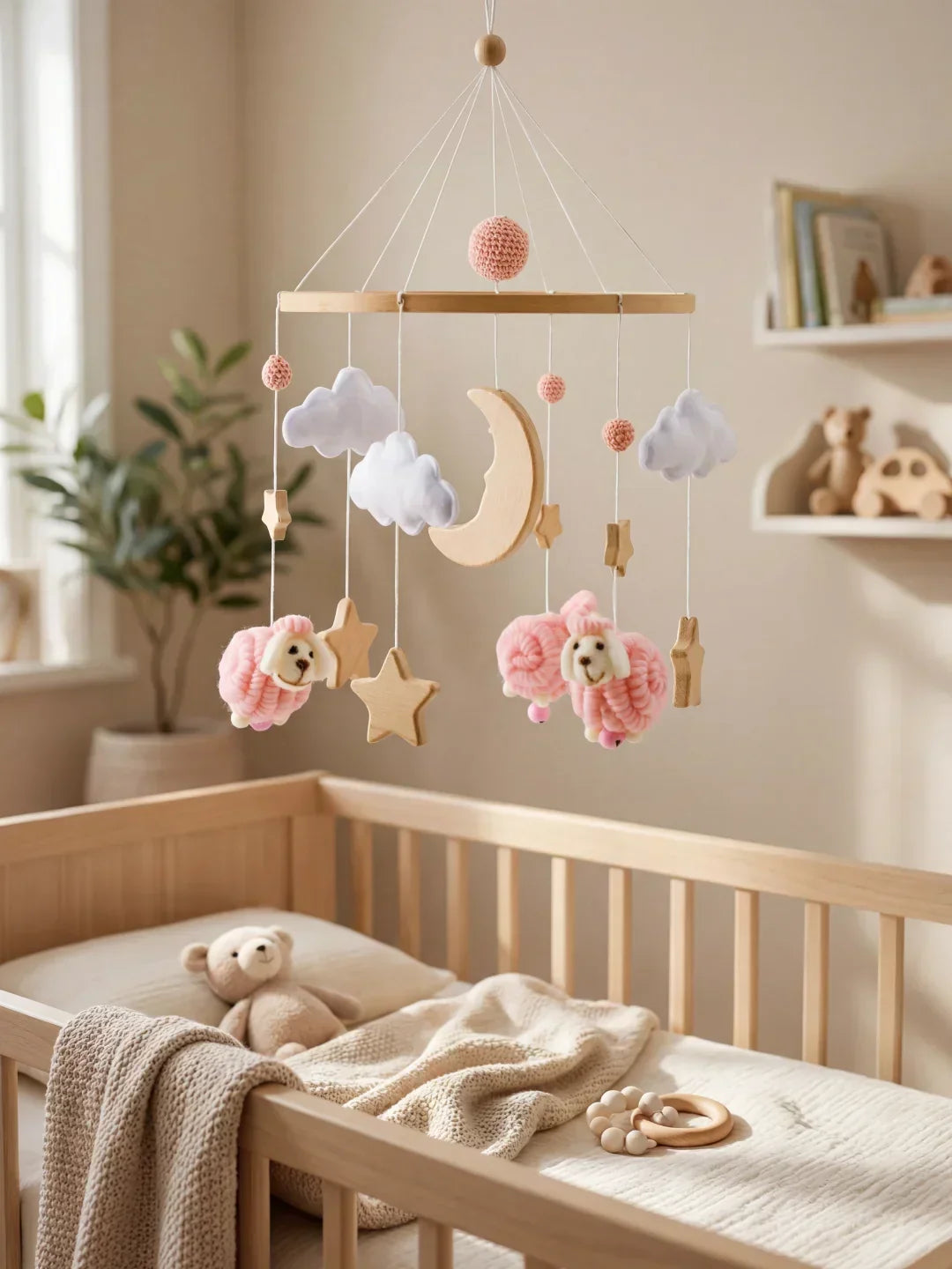 Móvil de cuna de madera para bebé, con tiernas ovejas que fomentan dulces sueños y relajación.
