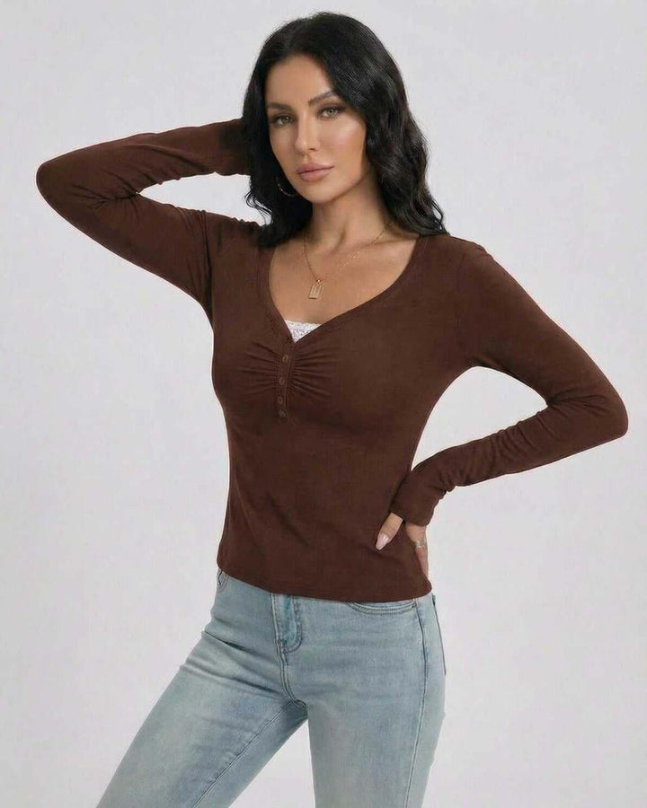 Suéter mocha versátil para mujer, cuello V, mangas largas. Perfecto para looks de oficina y casuales.