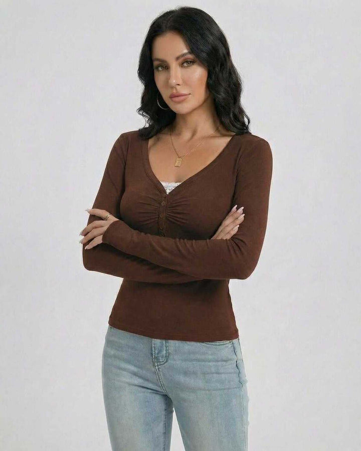 Cálido suéter de mujer color mocha con cuello V y mangas largas, ideal para el frío otoñal/invernal.