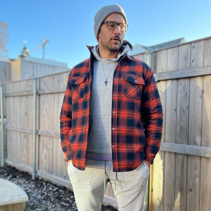 Abrigo de cuadros cálido y elegante para hombre, manga larga, con bolsillos frontales.