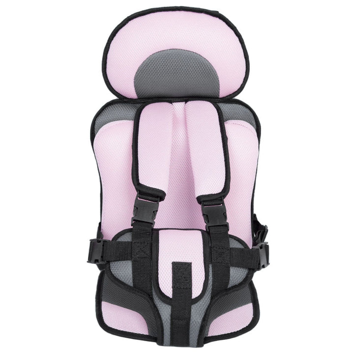 Interior acolchado de silla de auto, ideal para el confort de bebé y niño pequeño. Materiales transpirables.