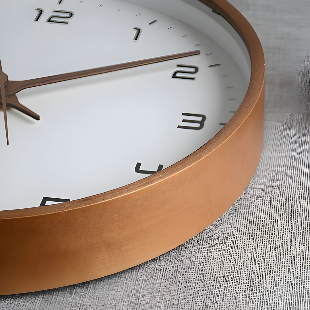 Reloj de pared redondo de diseño limpio y moderno. Silencioso, perfecto para cualquier decoración minimalista.