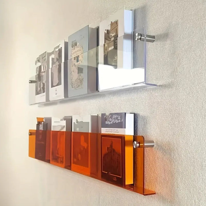 Estante minimalista naranja para pared, ofrece organización y estilo moderno para libros y objetos decorativos.