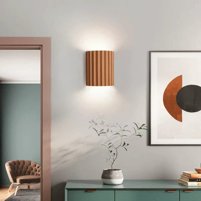 Lámpara de pared LED moderna de resina para iluminación interior, diseño nórdico minimalista.