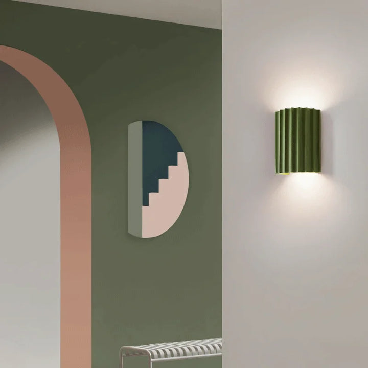 Lámpara de pared decorativa de resina con luz LED, estilo moderno y nórdico, ideal para salón.
