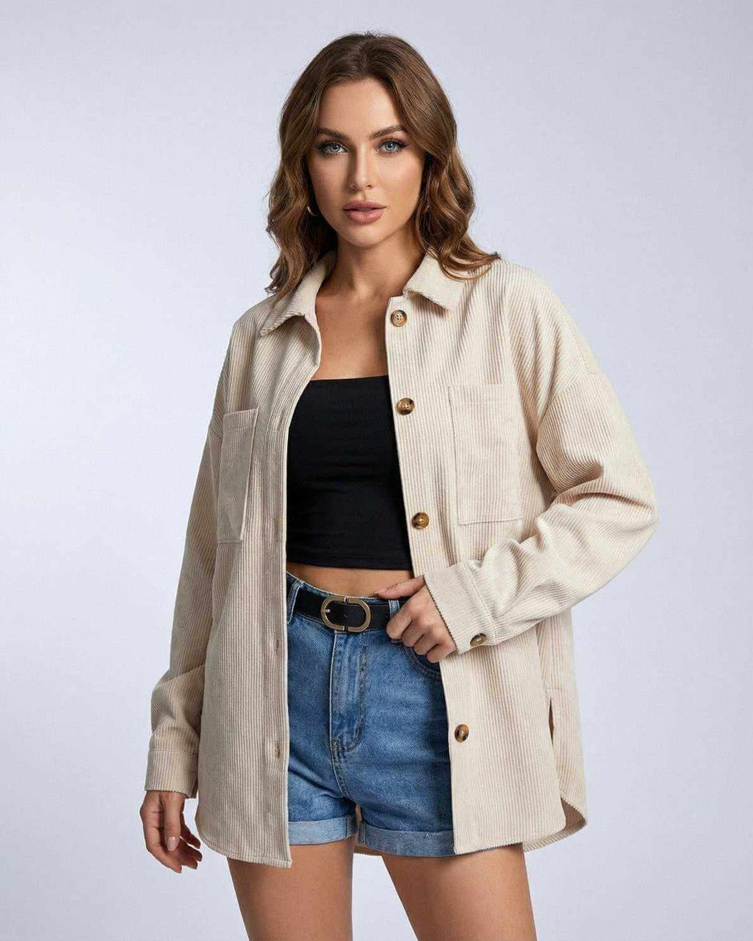 Chaqueta oversize relajada para mujer, estilo urbano versátil, ideal para primavera y otoño.