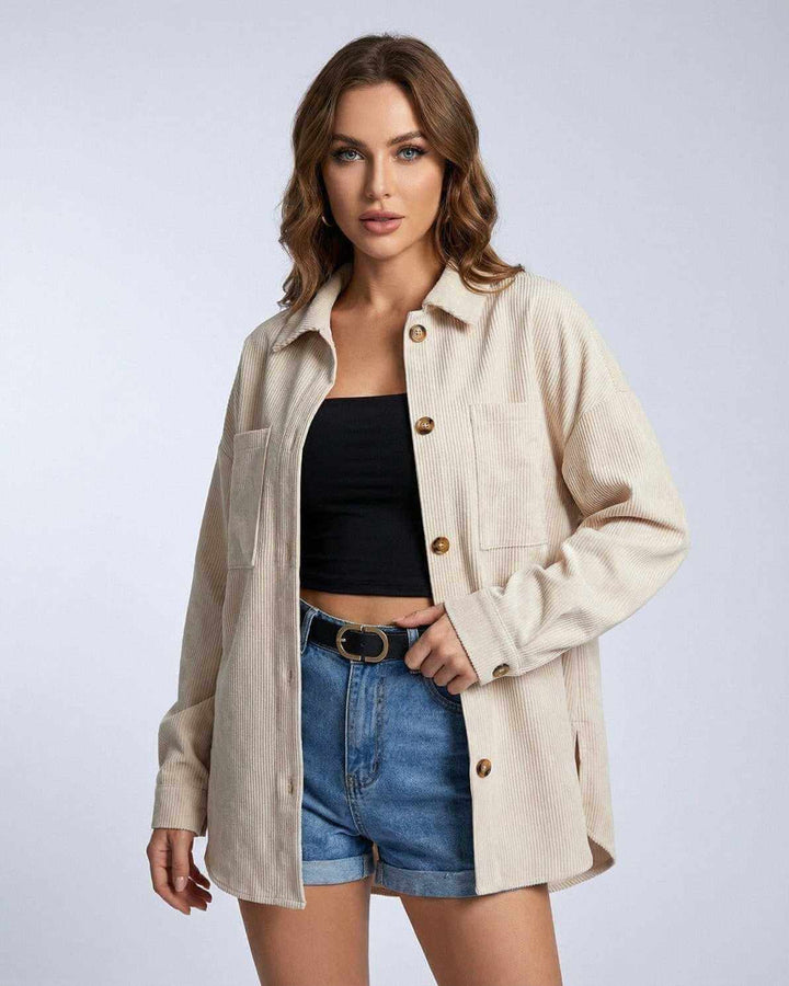 Chaqueta oversize relajada para mujer, estilo urbano versátil, ideal para primavera y otoño.