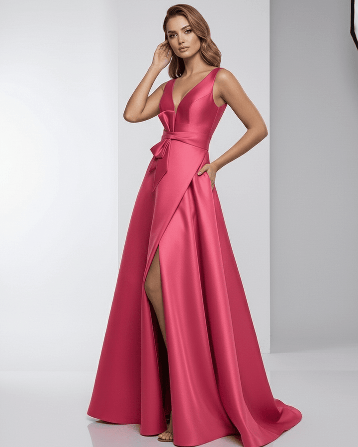 Vestido de noche rosa palo de línea A, caída fluida. Opción elegante para fiestas, bodas y ocasiones especiales.