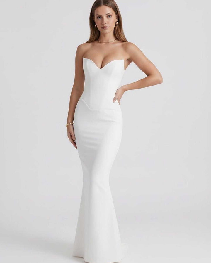 Vestido maxi blanco sin tirantes para mujer, con estilo formal y elegante, perfecto para fiestas.