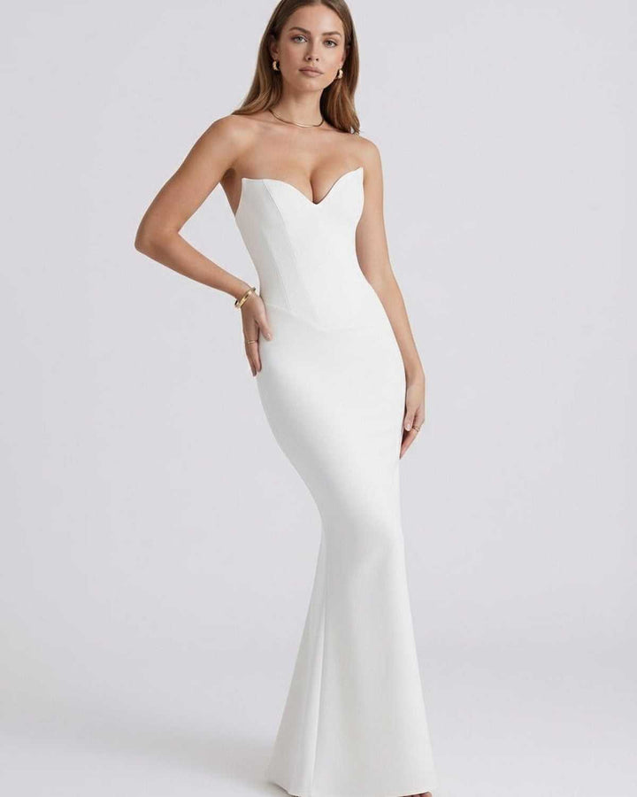 Vestido largo blanco sin tirantes, escote corazón, corte sirena, ideal para ocasiones especiales.