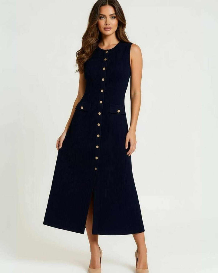 Vestido midi azul marino de mujer con botones dorados. Diseño sin mangas, corte A, sofisticado y elegante.