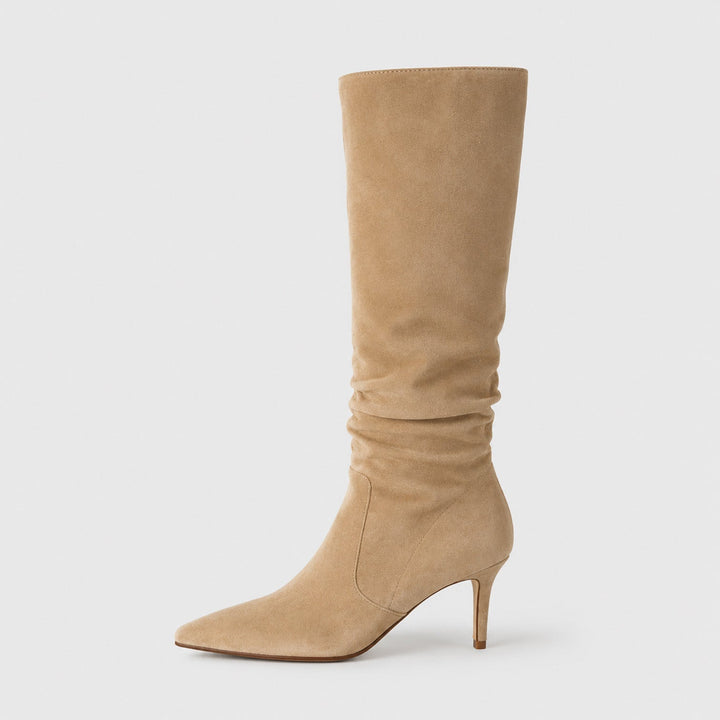 Calzado de moda para mujer: botas altas con tacón de aguja. Realzan tu estilo en ocasiones especiales y fiestas.