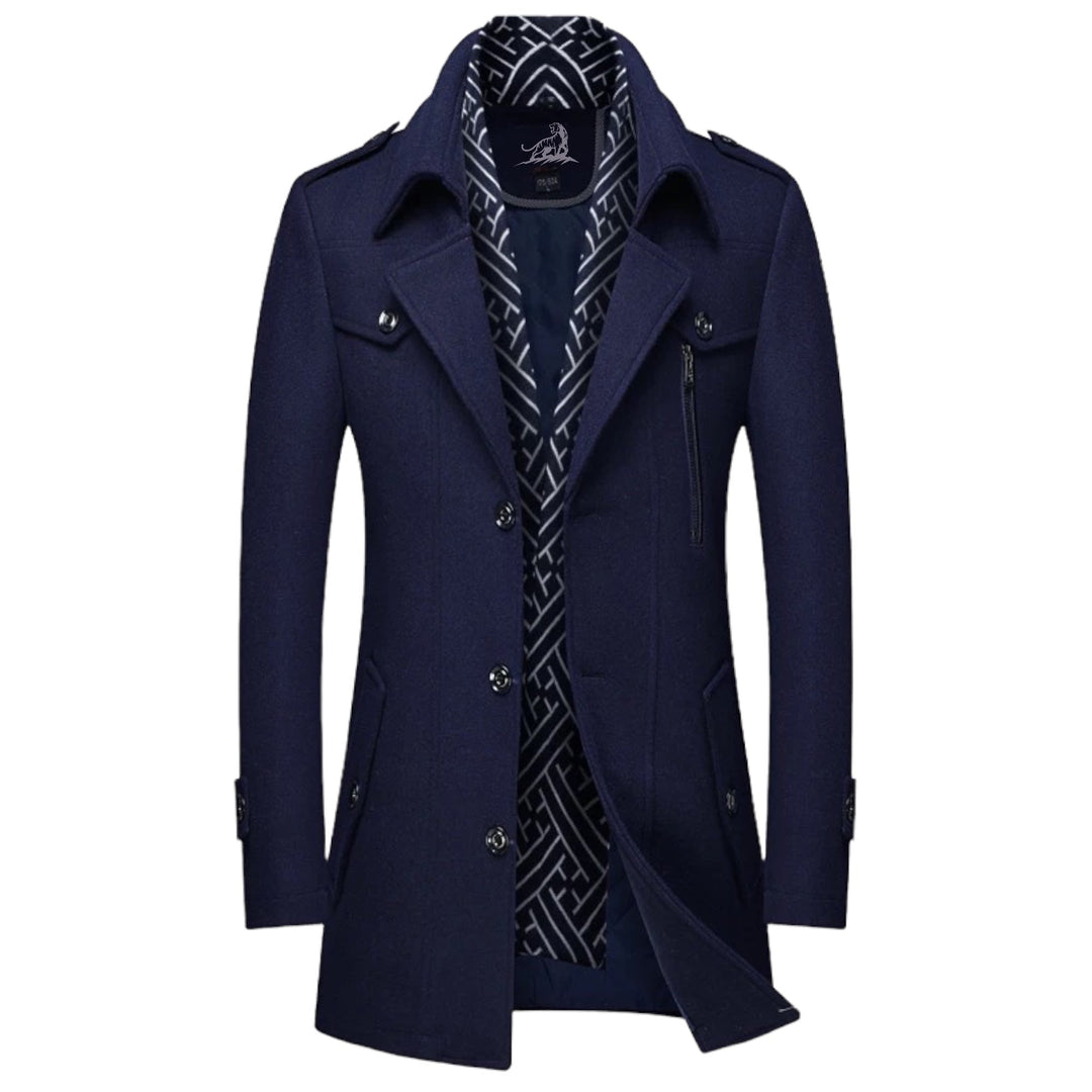 Abrigo clásico de hombre con corte medio, bolsillos frontales y cierre de botones. Ideal para invierno elegante.