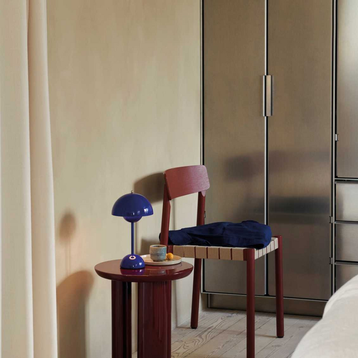 Lámpara de mesa LED, luz ambiental. Diseño contemporáneo para dormitorio y oficina modernos.