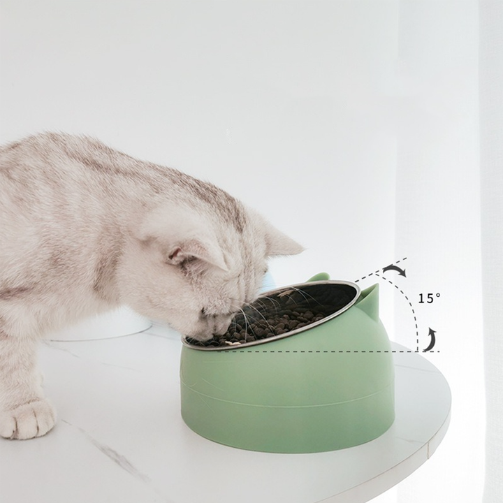 Alimentación saludable: comedero antivómitos para gatos. Diseño ergonómico que mejora la digestión.