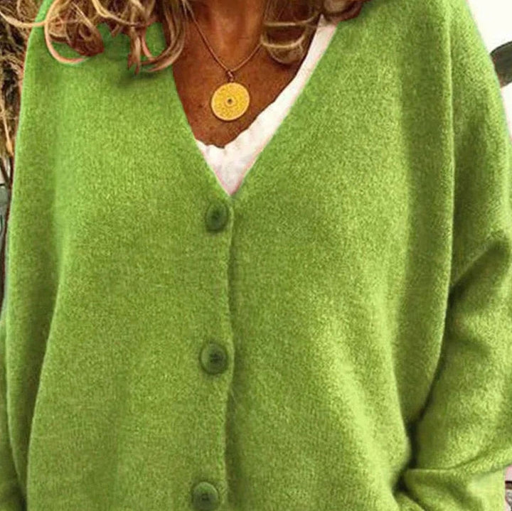 Cárdigan básico mujer, holgado, cuello V, botones. Prenda esencial para un estilo casual y cómodo.