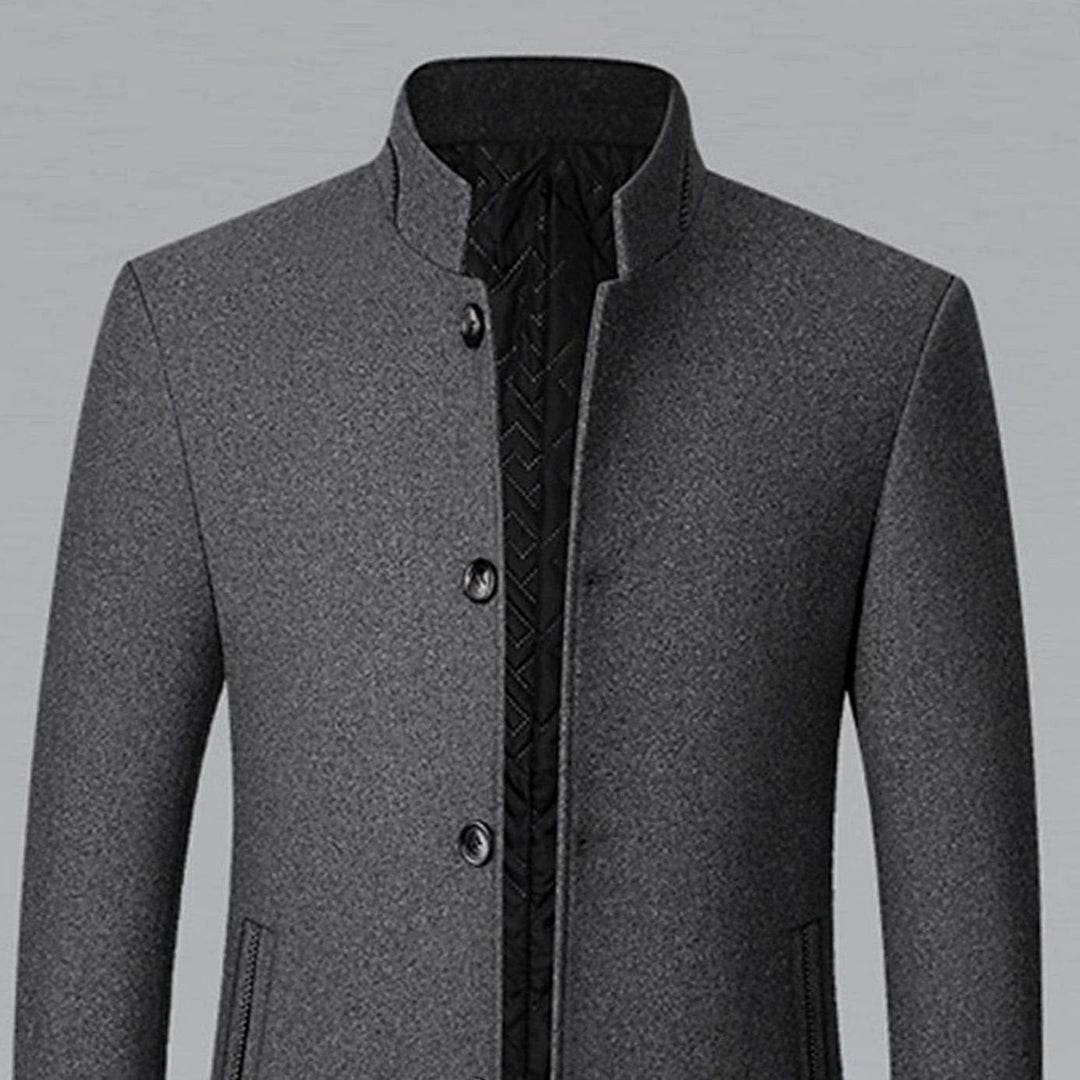 Abrigo de paño cálido para hombre. Cuello alto y corte entallado, ropa de abrigo esencial para el invierno.