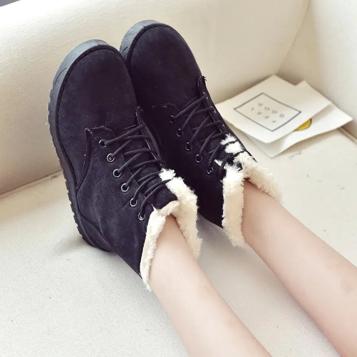 Calzado de invierno ISLA para mujer, botines impermeables con plataforma, combinando comodidad y estilo.