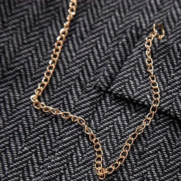 Chaleco de tweed de espiga para hombre, con corte entallado y solapa distintiva. Estilo clásico.