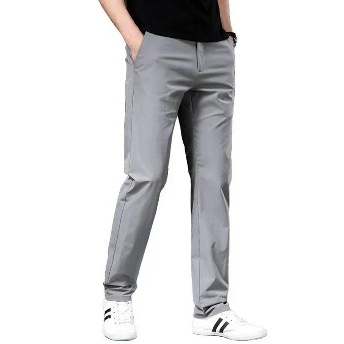 Pantalón chino Porto para hombre, tejido cómodo y resistente. Ideal para verano, estilo casual y elegante.