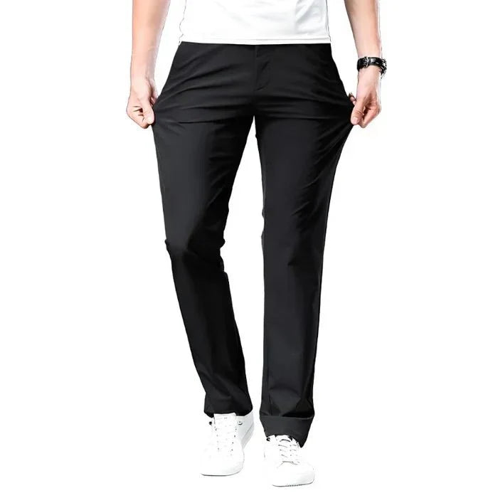Pantalón chino Porto de hombre, color neutro, estilo casual y elegante. Versátil para oficina o verano con comodidad.