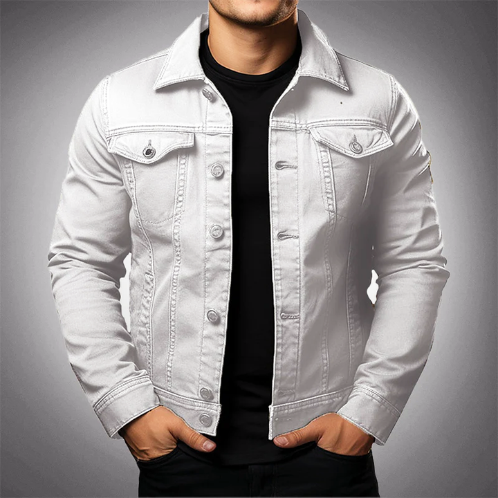 Chaqueta vaquera hombre, cuello polo. Ropa casual versátil, perfecta para primavera/otoño en blanco.