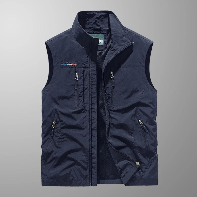 Chaleco masculino ligero multibolsillos para exterior, ideal para senderismo, pesca y aventuras al aire libre.