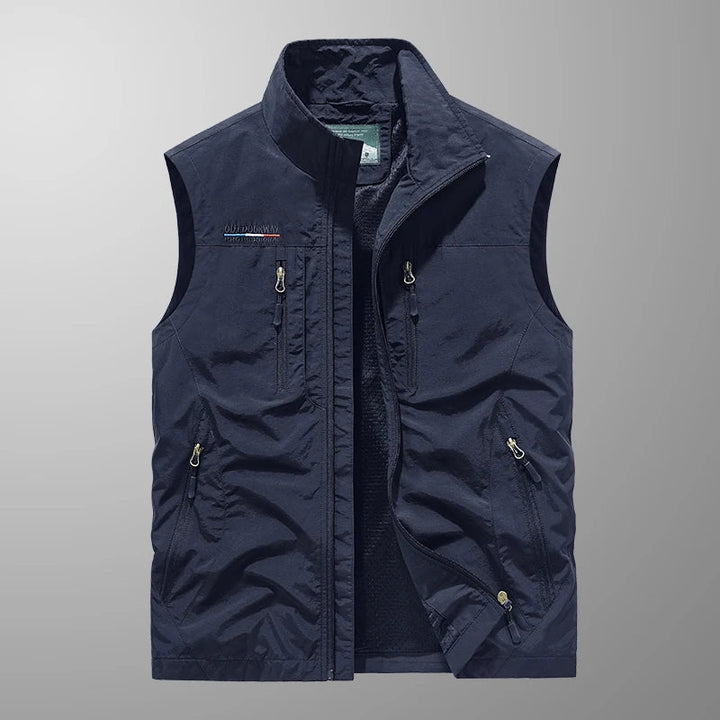 Chaleco masculino ligero multibolsillos para exterior, ideal para senderismo, pesca y aventuras al aire libre.