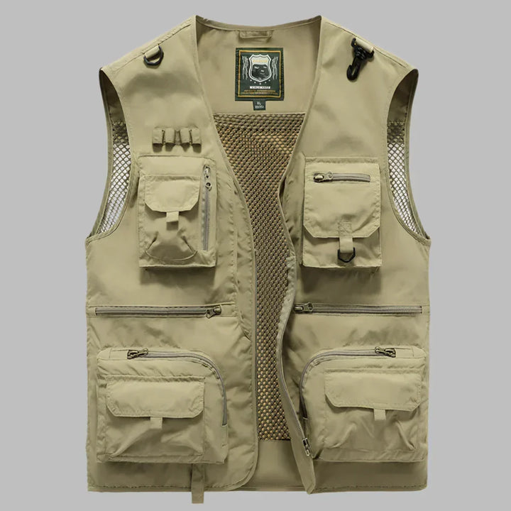 Chaleco de aventura para hombre con múltiples bolsillos, diseño funcional para senderismo y pesca.