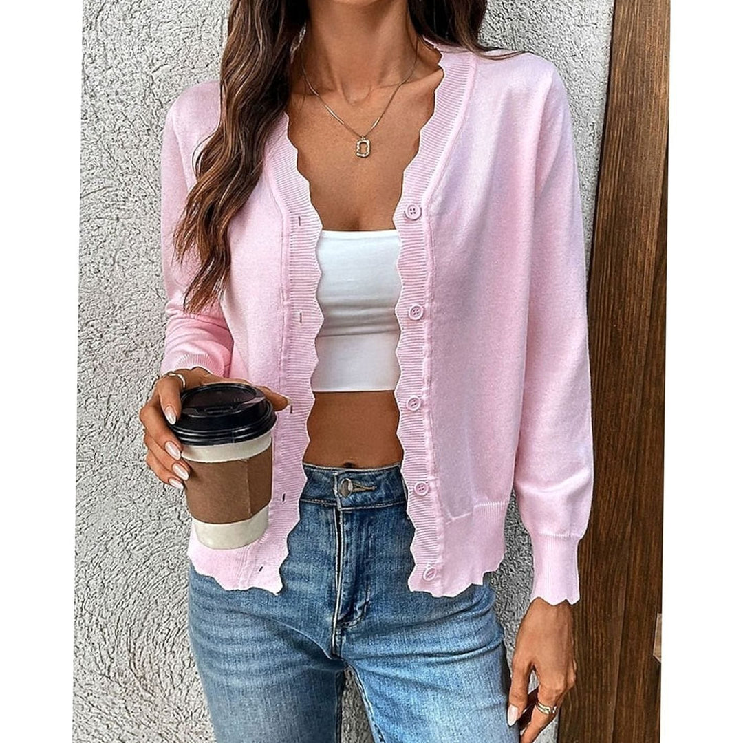Cárdigan de punto para mujer con cuello V festoneado y botones, ideal para capas elegantes.