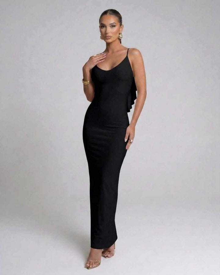 Vestido maxi negro elegante para fiesta nocturna, con tirantes finos y ajuste lápiz, moda femenina sofisticada.