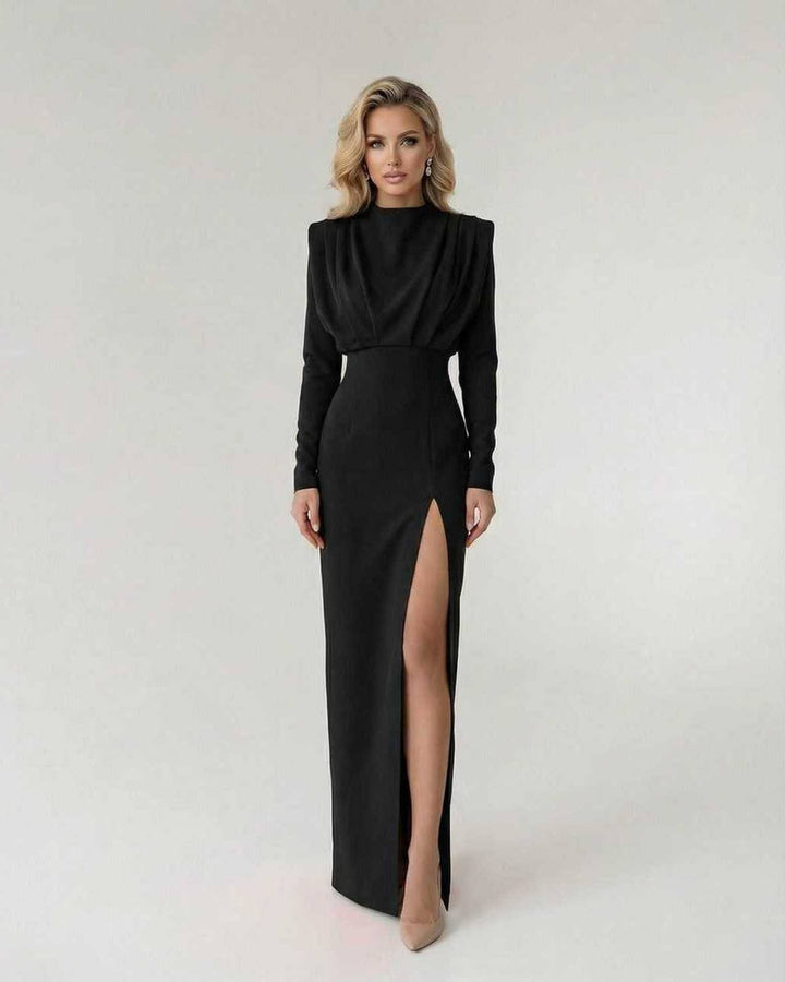 Vestido maxi blanco para mujer con corte lateral, ideal para noche o eventos formales. Elegancia moderna.