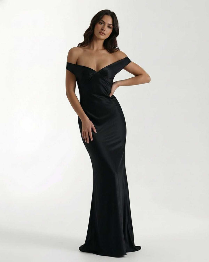 Elegante vestido maxi negro con hombros descubiertos para mujer, sofisticado y cómodo para la noche.