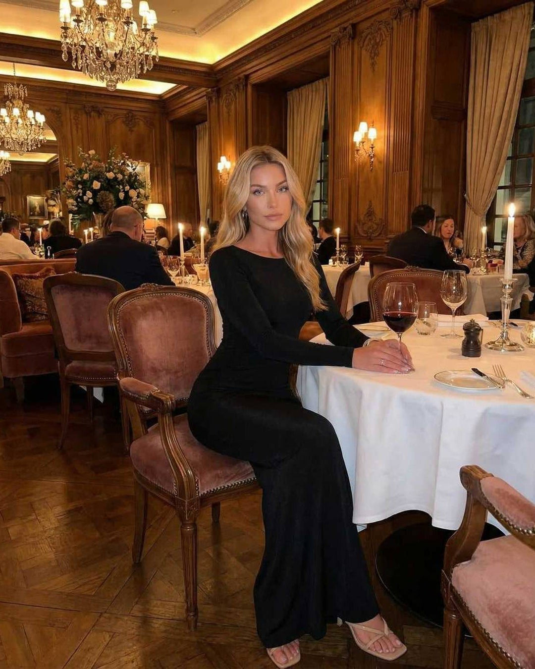 Vestido de fiesta maxi negro elegante para mujer, ideal para eventos nocturnos, galas y bodas formales.