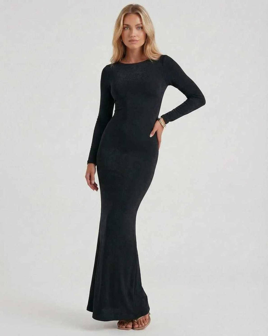 Elegante vestido maxi negro de mujer para noche, estilo gala, perfecto para fiestas y ocasiones especiales.