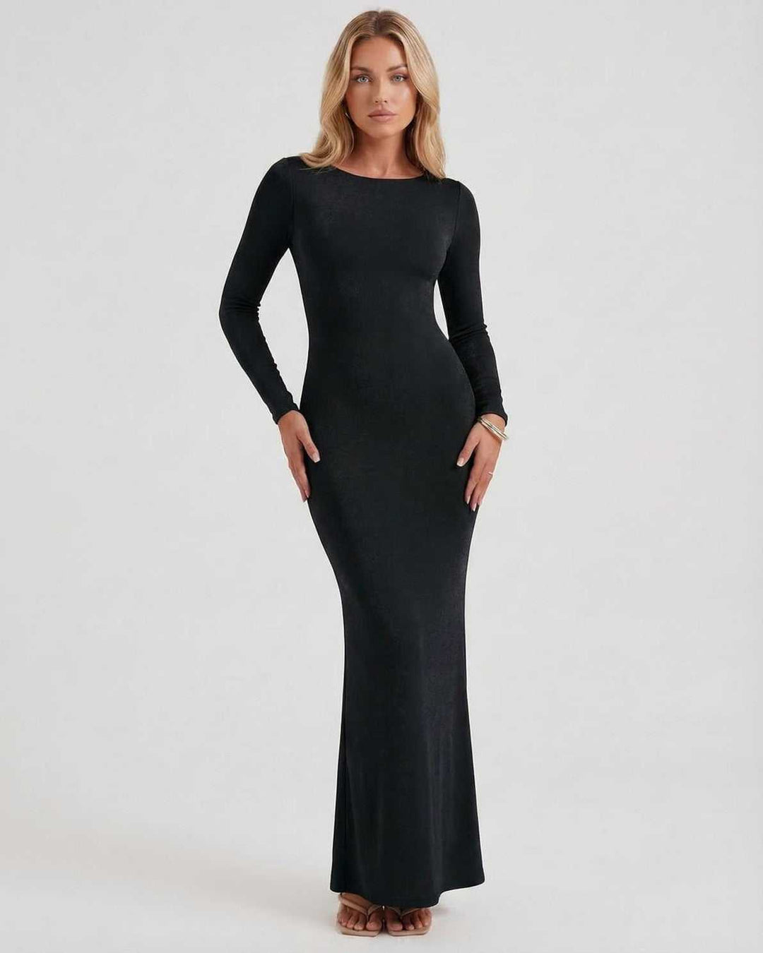Vestido maxi negro elegante para mujer, ideal para noche y eventos formales.