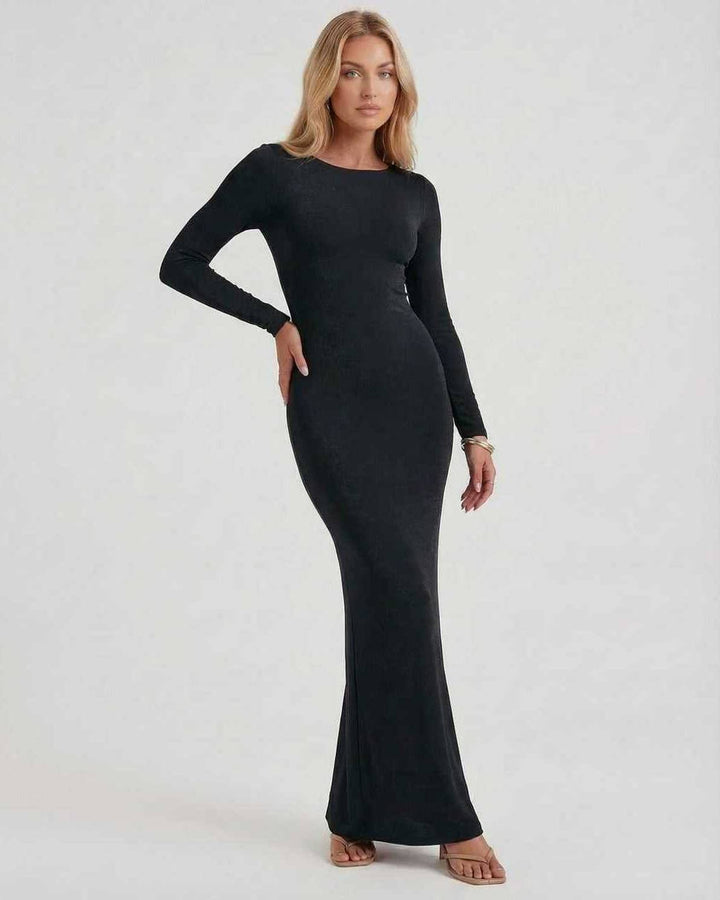 Vestido maxi negro de noche para mujer, con un diseño elegante y moderno, ideal para fiestas y galas.