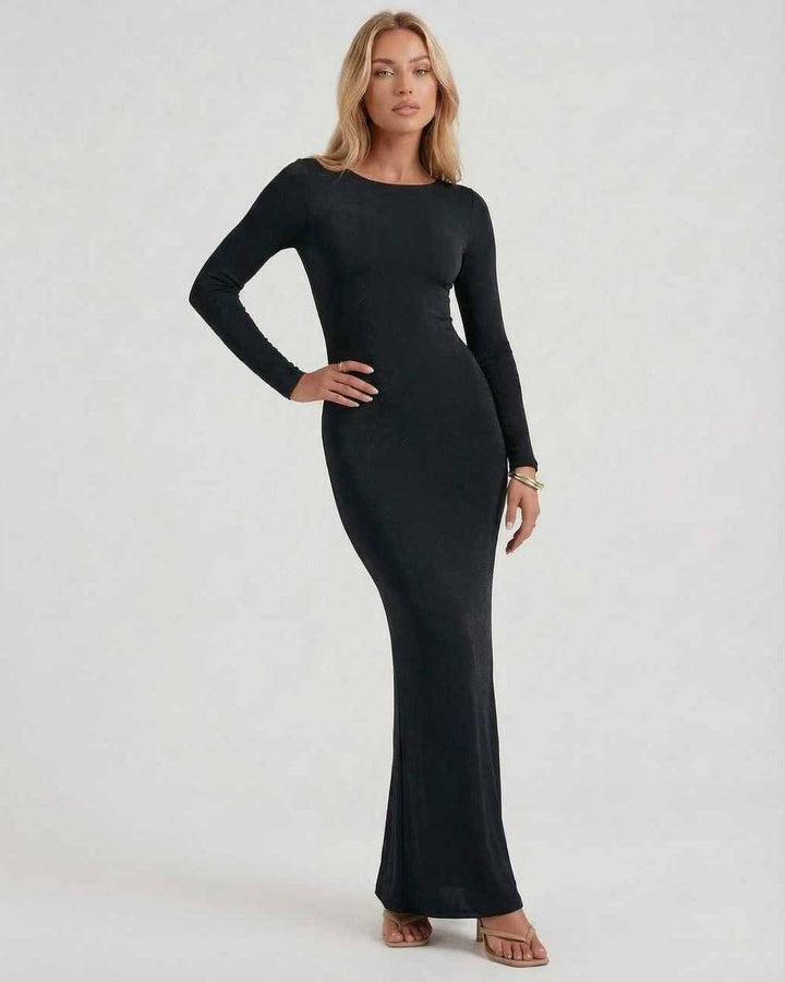 Vestido largo negro con espalda descubierta y mangas largas, muy elegante para noches de fiesta formales.