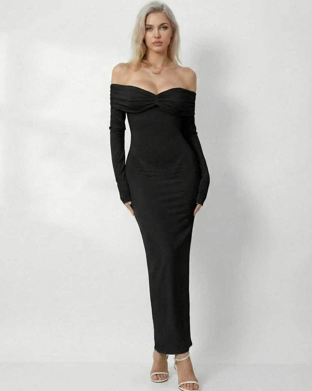 Vestido maxi negro elegante sin hombros para mujer, ideal para eventos de noche o fiestas formales.