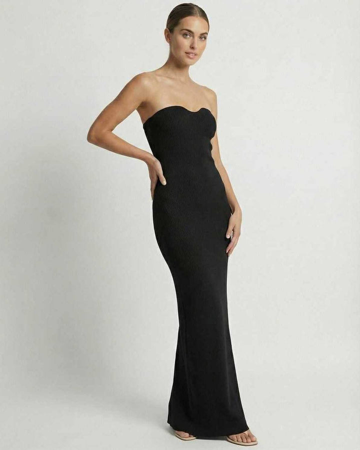 Vestido de noche negro sin tirantes para mujer, maxi, con un ajuste perfecto que realza la figura.