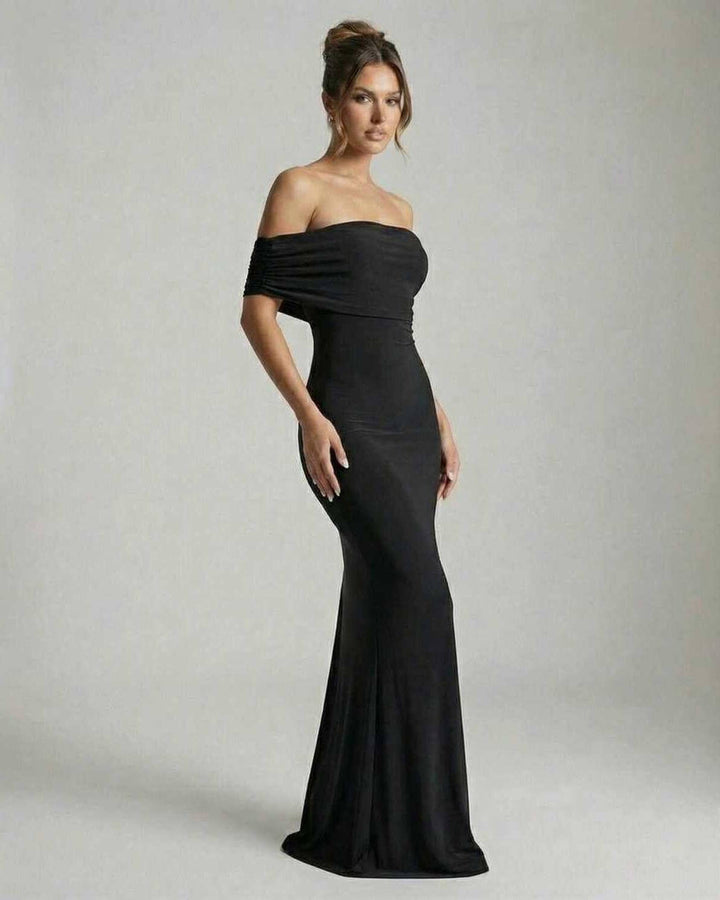 Sofisticado vestido maxi negro para mujer, off-shoulder y sin espalda. Ideal para eventos formales y fiestas.