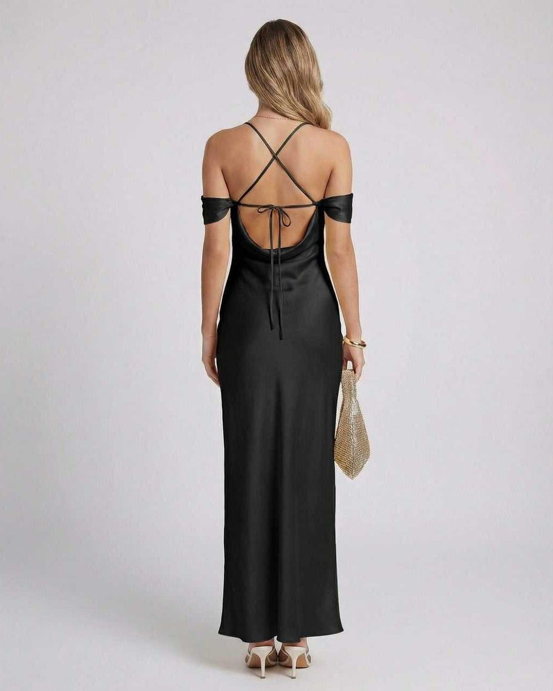 Vestido de noche negro formal y elegante para mujer. Silueta maxi ajustada con espalda abierta para cóctel.