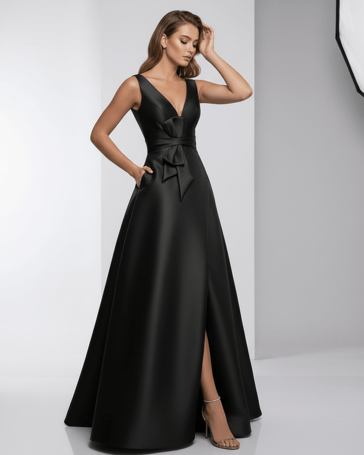 Elegante vestido maxi negro de noche, perfecto para galas y ocasiones formales. Estilo sofisticado.