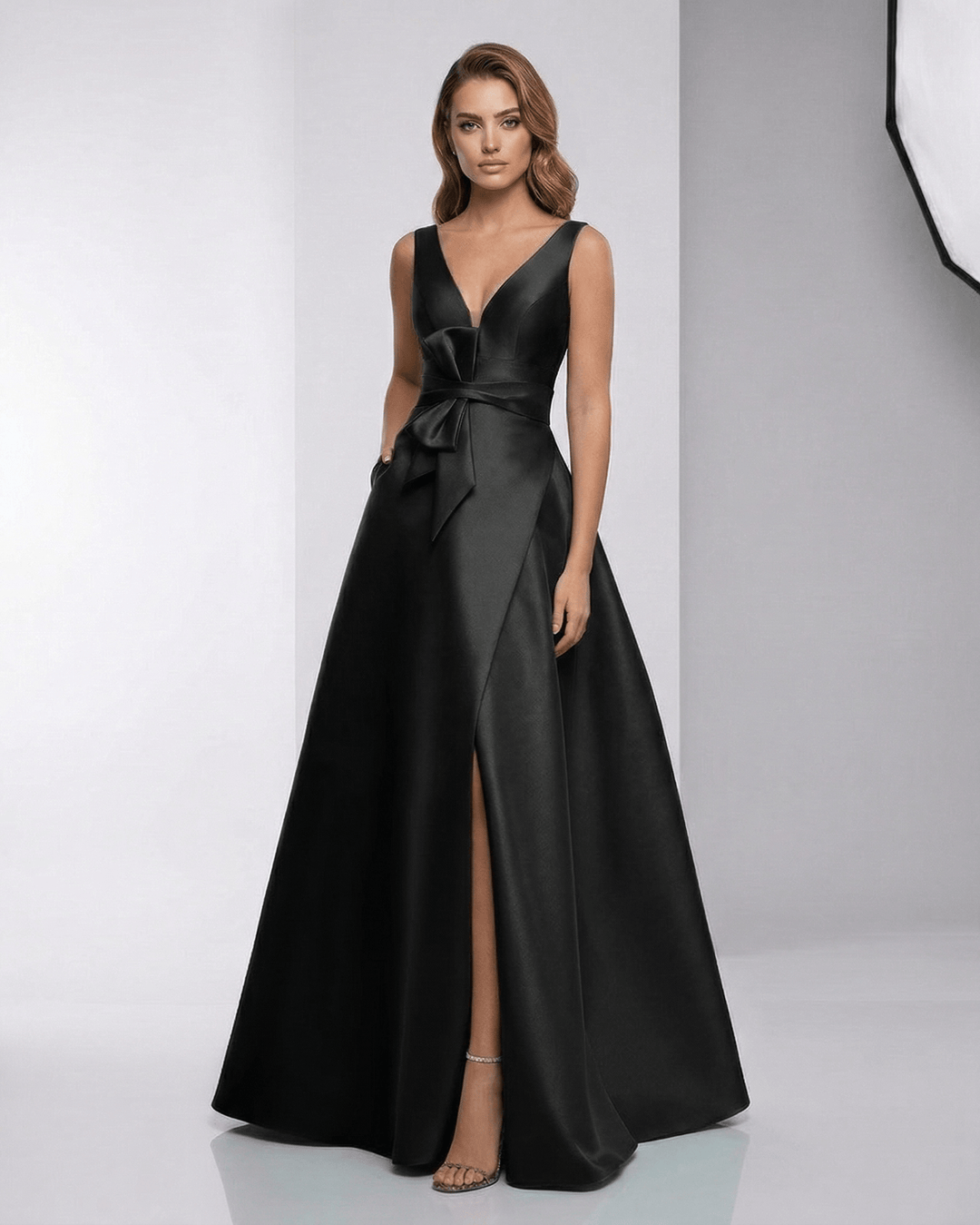 Vestido maxi negro elegante para noche, fiesta o gala. Diseño sofisticado para invitada de boda.
