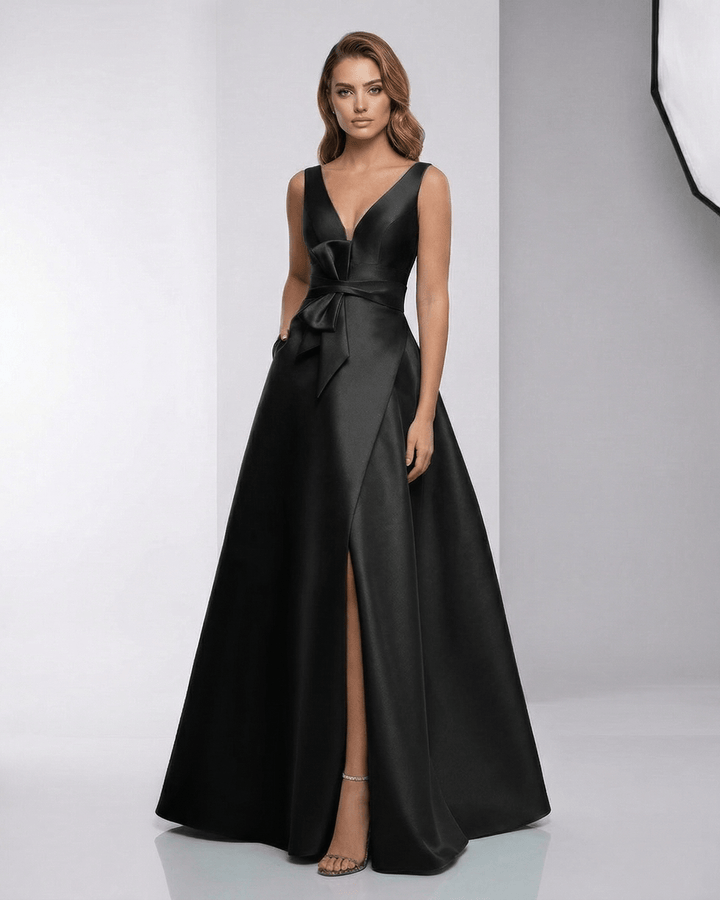 Vestido maxi negro elegante para noche, fiesta o gala. Diseño sofisticado para invitada de boda.