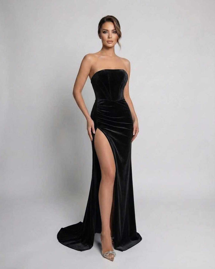 Vestido maxi negro elegante sin tirantes para mujer, ideal para noche y fiestas.